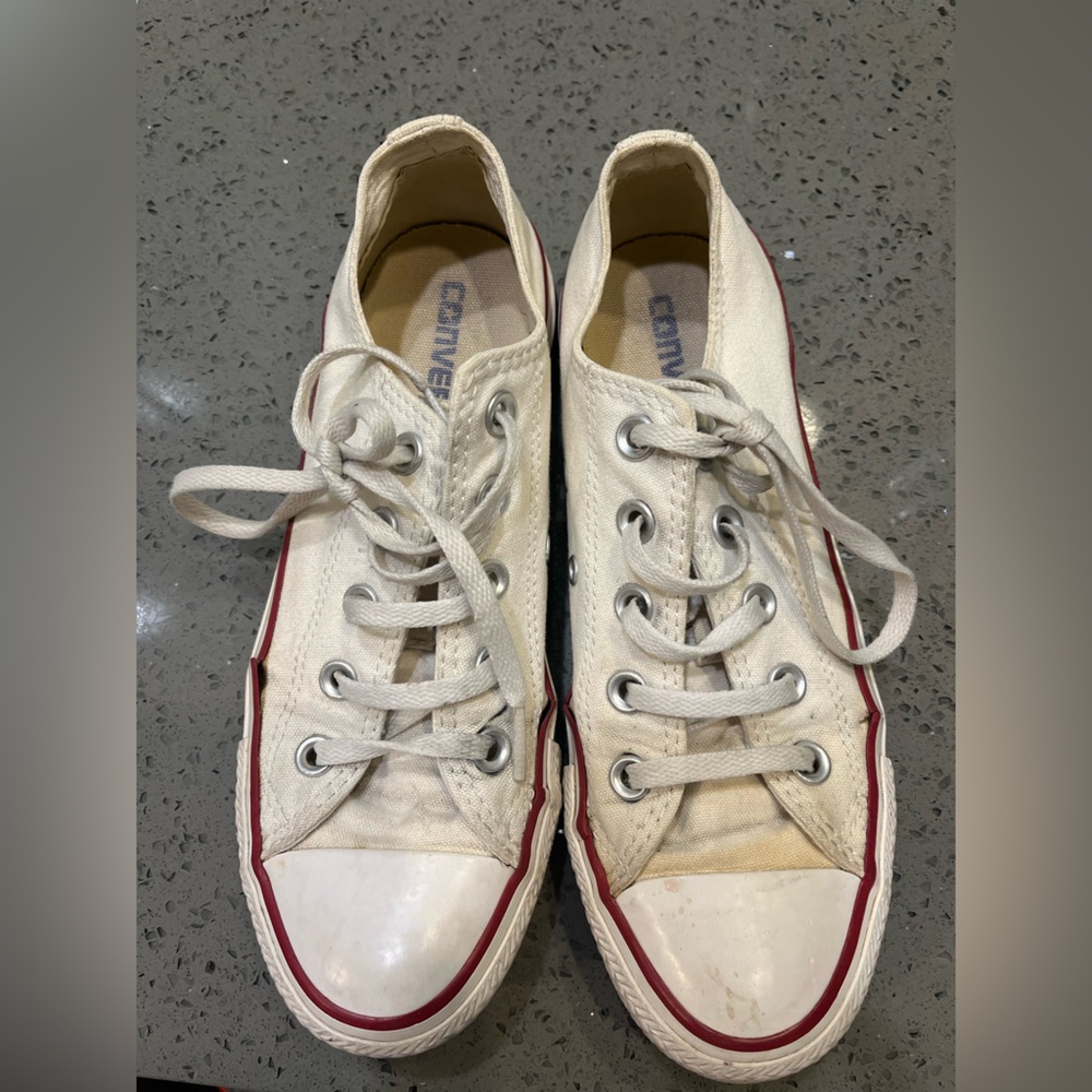 Converse Sneakers Size 6
